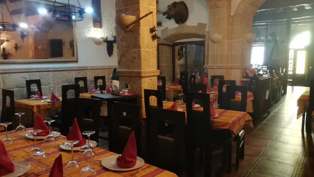 Hostal Restaurante La Diligencia 커닛 외부 사진